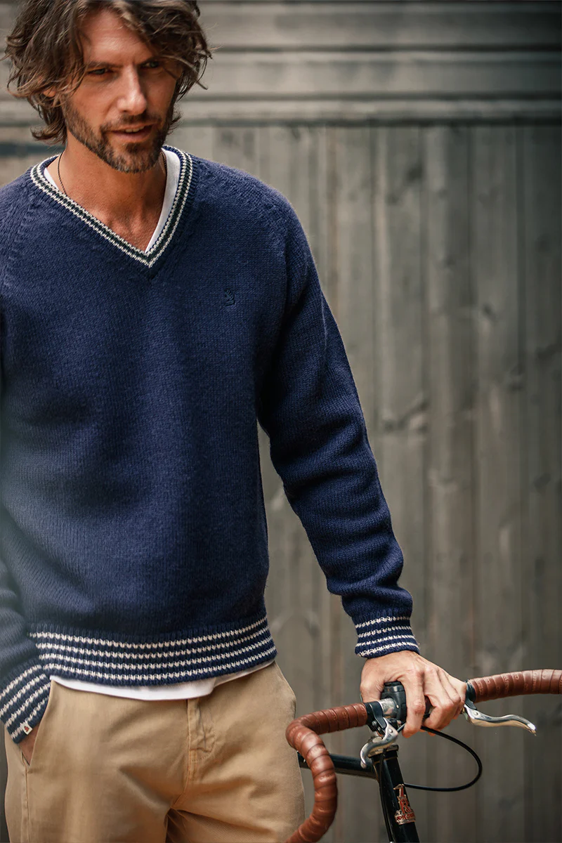 &SONS Old School V-Neck Jumper Navy - Image 4