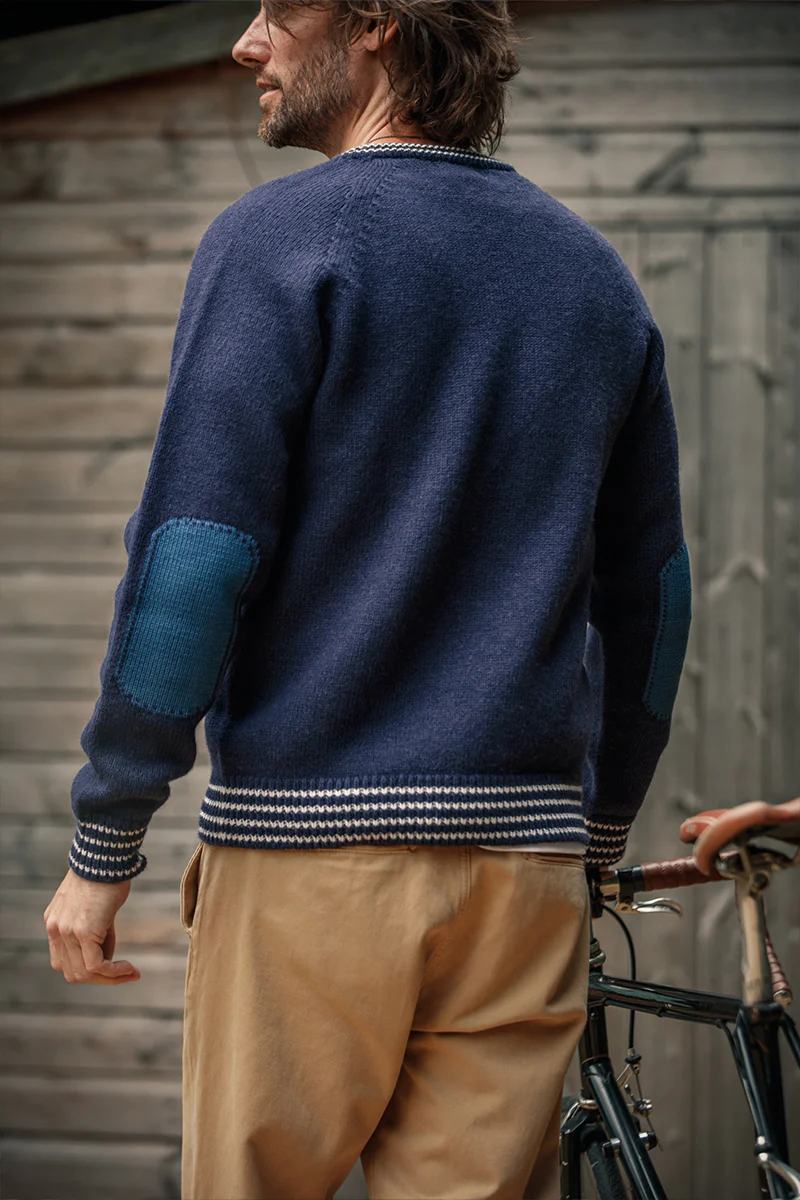 &SONS Old School V-Neck Jumper Navy - Image 5
