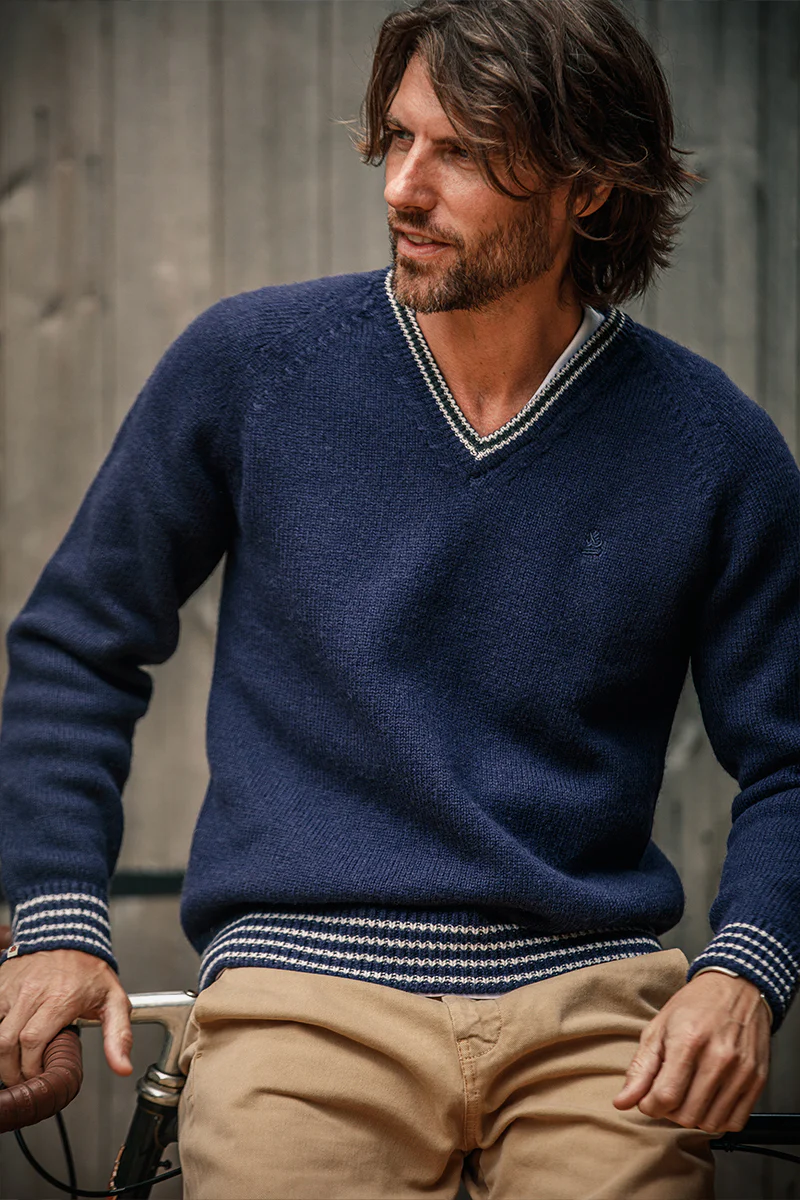 &SONS Old School V-Neck Jumper Navy - Image 6