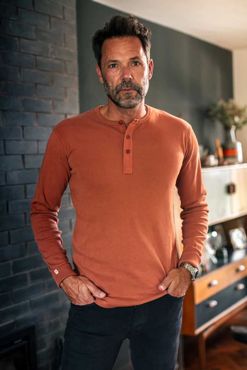 &SONS The New Elder Henley Shirt Auburn - Image 5