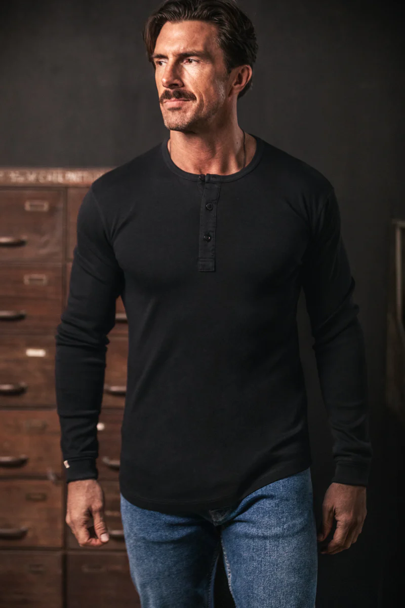 The New Elder Henley Shirt Black - Image 3
